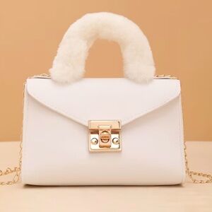👛Trendy👛Cream Faux-Fur Handle Bag with Gold Clasp